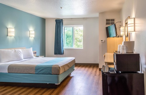 Lincoln City Hotel | Motel 6 Lincoln City, OR