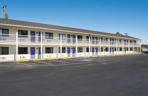 Madras Hotel | Motel 6-Madras, OR