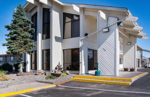 Madras Hotel | Motel 6-Madras, OR