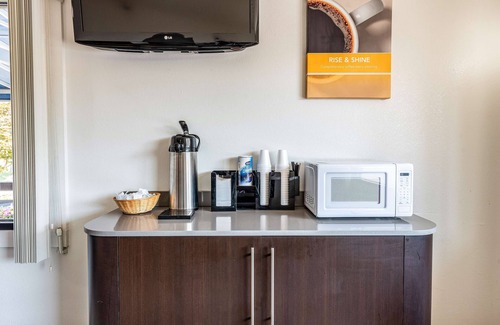 Mansfield Hotel | Motel 6 Mansfield, OH