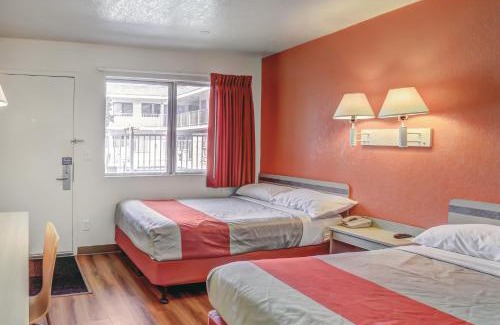 Medford Hotel | Motel 6-Medford, OR
