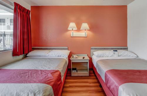 Medford Hotel | Motel 6-Medford, OR