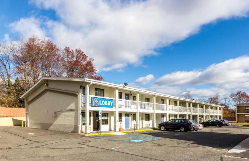 New Brunswick Hotel | Motel 6 New Brunswick