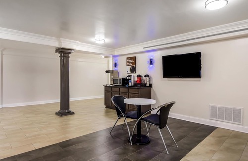 North Little Rock Hotel | Motel 6 North Little Rock, AR - McCain
