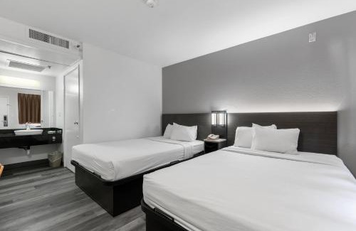 Lake Hotel | Motel 6-Oceanside, CA