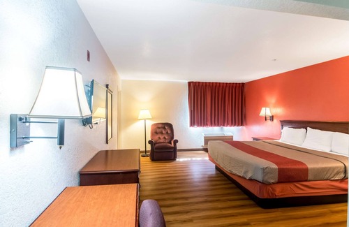 Central Oklahoma City Hotel | Motel 6 Oklahoma City, OK