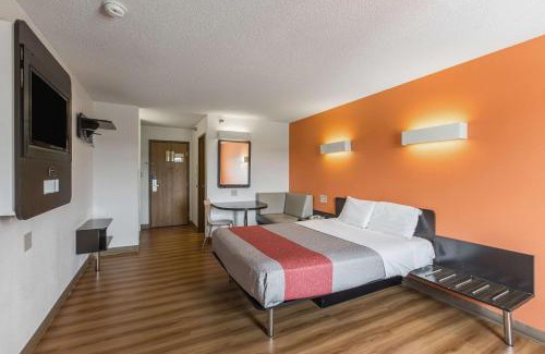 South Central Omaha Hotel | Motel 6 Omaha - Central