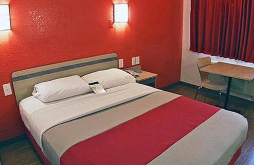 Pasadena Hotel | Motel 6-Pasadena, TX