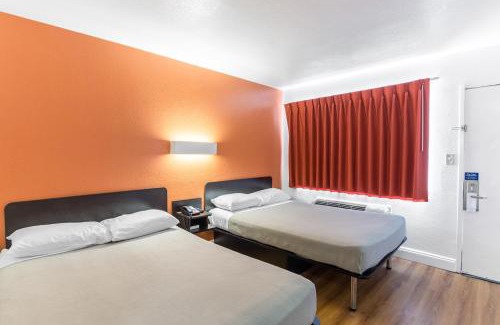 Northwest Pensacola Hotel | Motel 6 - Pensacola West