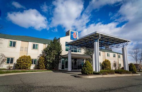 Pottstown Hotel | Motel 6-Pottstown, PA