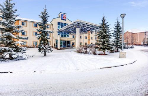 Red Deer Hotel | Motel 6-Red Deer, AB