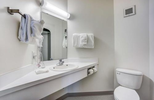 Red Deer Hotel | Motel 6-Red Deer, AB