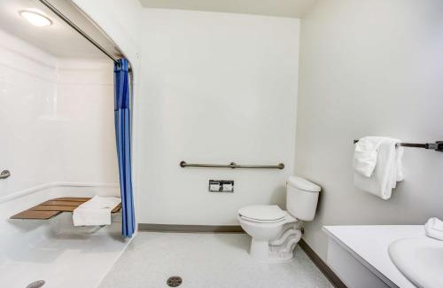 Red Deer Hotel | Motel 6-Red Deer, AB