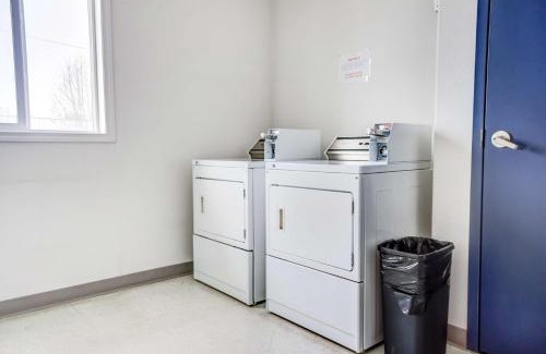 Red Deer Hotel | Motel 6-Red Deer, AB