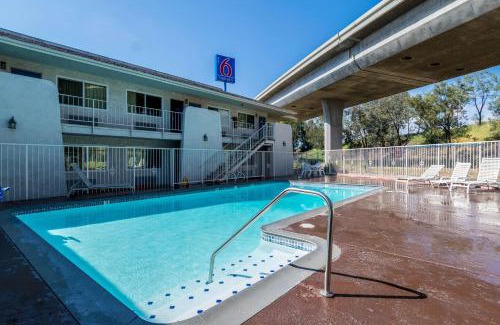 Redlands Hotel | Motel 6-Redlands, CA