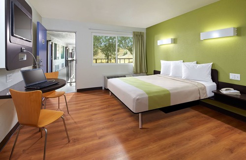 Redlands Hotel | Motel 6 Redlands, CA