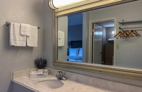 Rochester Hotel | Motel 6 Rochester, NY - Airport