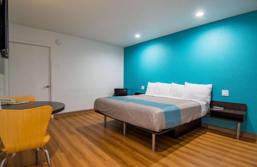 San Bernardino Hotel | Motel 6-San Bernardino, CA - Downtown