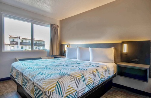 Southside Hotel | Motel 6 Santa Fe