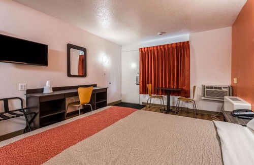 Schenectady Hotel | Motel 6-Schenectady, NY