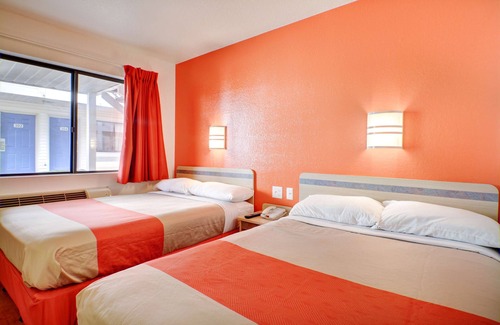 Southington Hotel | Motel 6 Southington, CT - Hartford