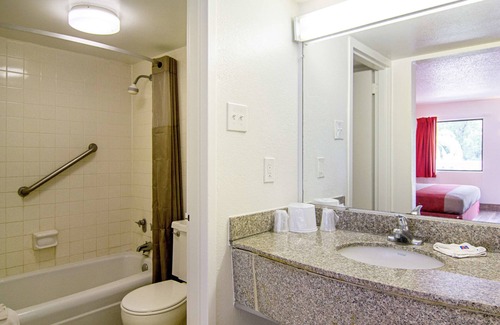 Starke Hotel | Motel 6 Starke, FL