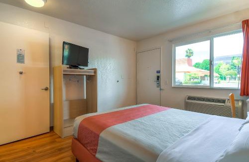 Westminster Hotel | Motel 6-Westminster, CA - South - Long Beach Area