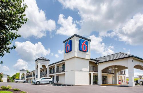 White House Hotel | Motel 6-White House, TN