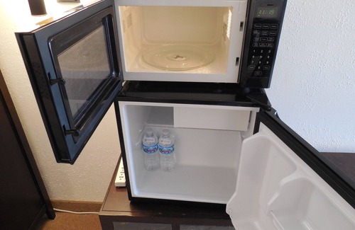 High Hill Hotel | Motel 70