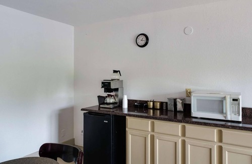 Monroe Hotel | Motel 75 Monroe