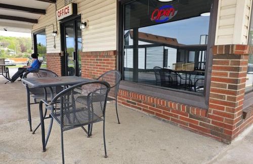 Dalton Hotel | Motel 81