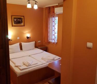 Satu Mare Hotel | Motel Al Capone