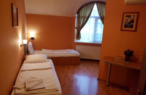 Satu Mare Hotel | Motel Al Capone