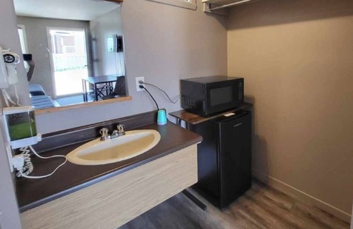 Saint-Pamphile House | Motel in St-Pamphile with private rooms with 1 to 2 queen beds.