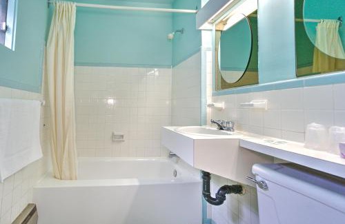 Saint-Hubert Hotel | Motel R-100