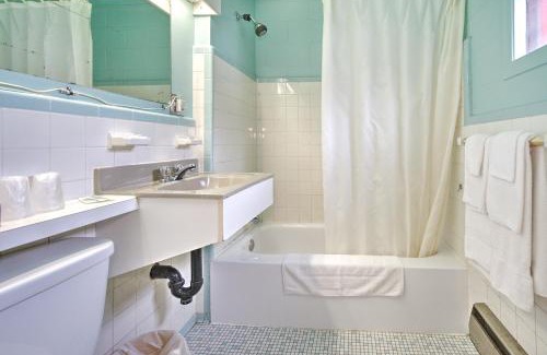 Saint-Hubert Hotel | Motel R-100