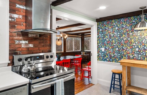 Newbury House | Mothertree Farmhouse Sleeps 8 Games Firepit