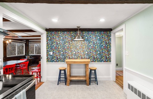 Newbury House | Mothertree Farmhouse Sleeps 8 Games Firepit