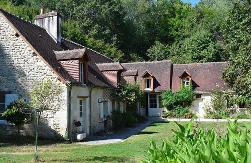Loche-sur-Indrois House | Moulin des Arts, Natural site, eco-friendly, and powered by renewable energy.