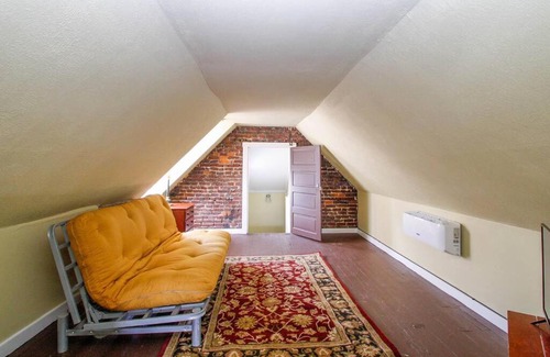 Cherokee Triangle Apartment | Mount Bernadette - Charming historic apartment in the heart of the Louisville Highlands