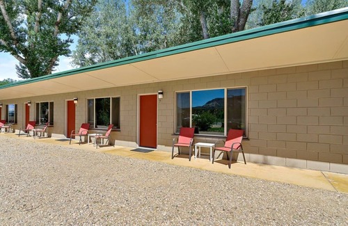 Zion National Park East Entrance Apartment | Mount Carmel Motel near Zion National Park