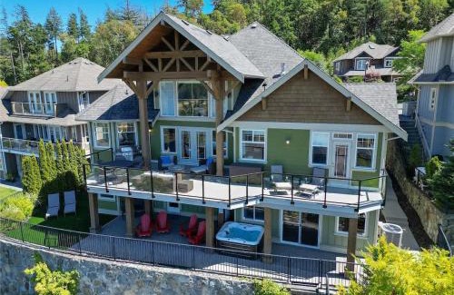 Downtown Victoria House | Mount Finlayson View Villa