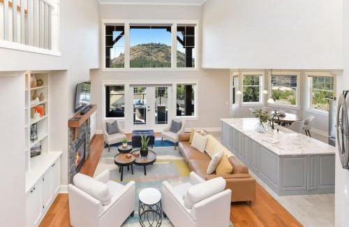 Downtown Victoria House | Mount Finlayson View Villa