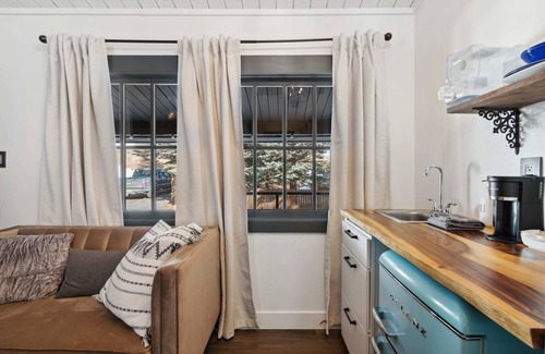 Allenspark Apartment | Mount Meeker Summary: