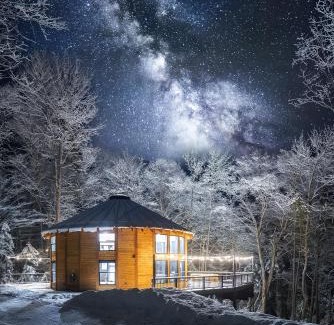 West Dover Villa | Mount Snow Yurt - Hot Tub, Wood Stove, WiFi, EVcharger