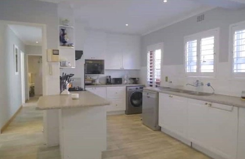 Constantia House | Mount View. Luxury 3 bed villa with pool