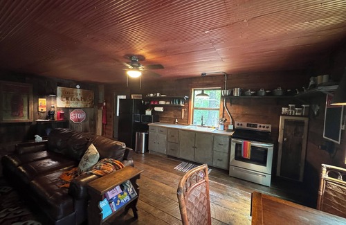 Kingston Cabin | Mountain adventure cabin w/stunning views in the Ozarks.