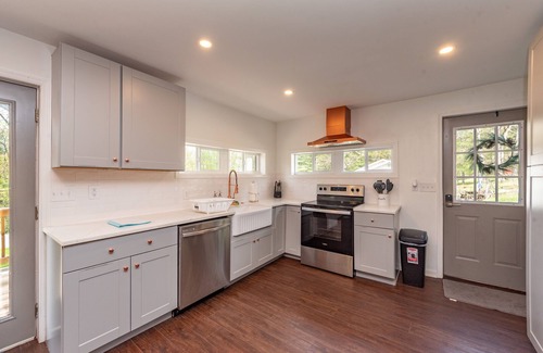 Swanton House | Mountain Air, Hot Tub & Game Room Bliss