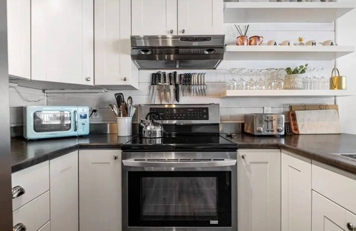 East Kootenay House | Mountain Aloha at Panorama | Ski In/Out | Full Access(Pools/Hot Tubs)