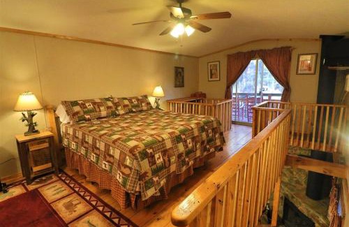 Helen House | Mountain Cabin in woods 3 minutes to Helen #13